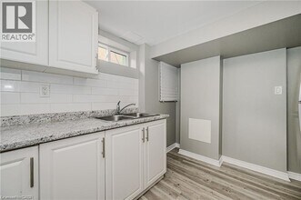 16 Huntington Ave in Hamilton, ON - Building Photo - Building Photo