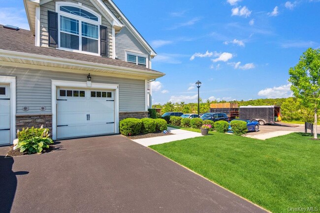 1 Willow Terrace in Coram, NY - Building Photo - Building Photo