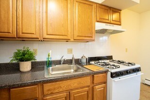 Cambridge Manor in Elizabeth, NJ - Building Photo