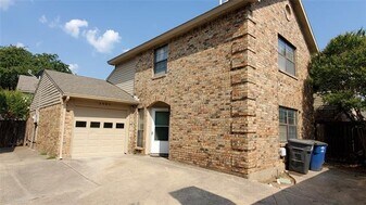 2943 Harbinger Ln in Dallas, TX - Building Photo