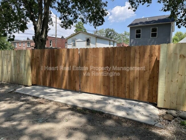 33 Whitethorne Ave in Columbus, OH - Building Photo - Building Photo