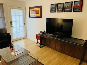 37 Hiawassee St-Unit -205W in Asheville, NC - Building Photo - Building Photo