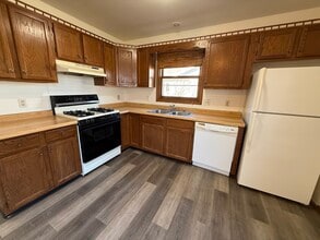 1102 Smedal Dr in Stoughton, WI - Building Photo - Building Photo