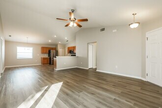 11341 Southwind Lake Dr in Gibsonton, FL - Building Photo - Building Photo