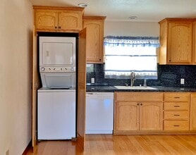 1691 Albion Ct in Hollister, CA - Building Photo - Building Photo