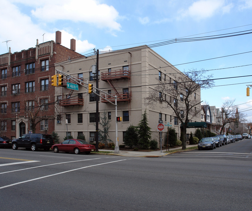 1080 Jf Kennedy Blvd in Bayonne, NJ - Building Photo