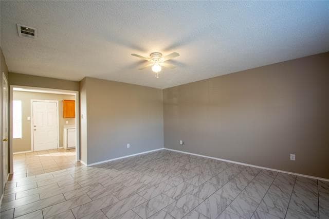 2703 Clayton Oaks Dr in Dallas, TX - Building Photo - Building Photo