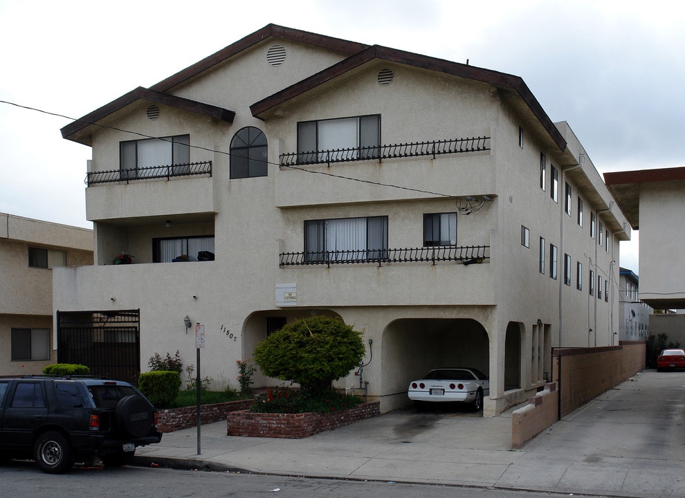 11502 Birch Ave in Hawthorne, CA - Foto de edificio