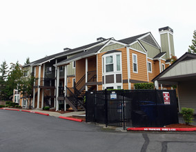 Martine Apartments in Bellevue, WA - Foto de edificio - Building Photo