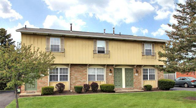 Centennial Village Apartments and Townhomes in Canal Fulton, OH - Foto de edificio - Building Photo
