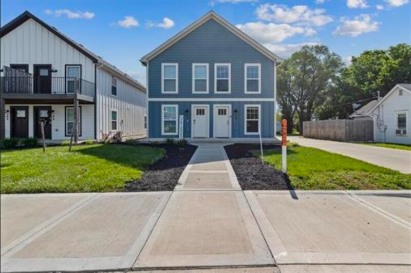 156 SW 8th St in Blue Springs, MO - Building Photo