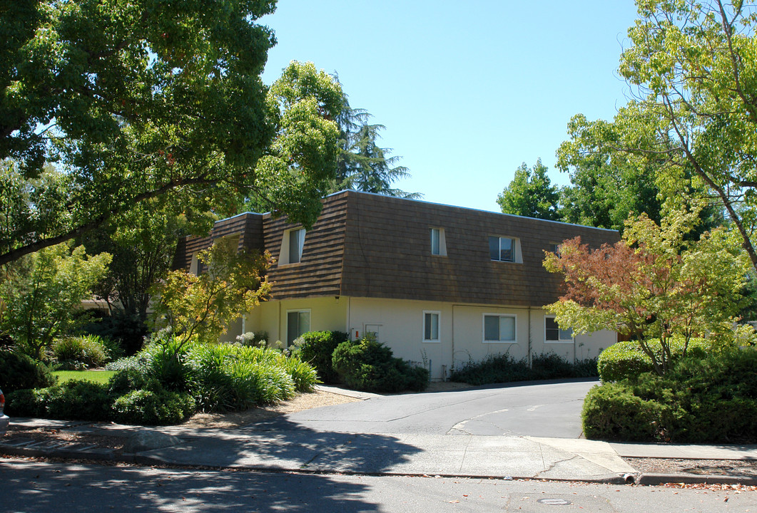 2740 Tachevah Dr in Santa Rosa, CA - Building Photo