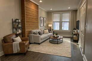 615 W Orange St in Lancaster, PA - Building Photo