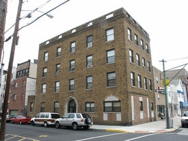 718 New York Ave in Union City, NJ - Building Photo
