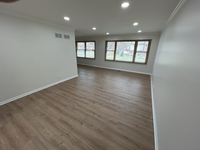 2811 N Harvard Ave in Arlington Heights, IL - Building Photo - Building Photo