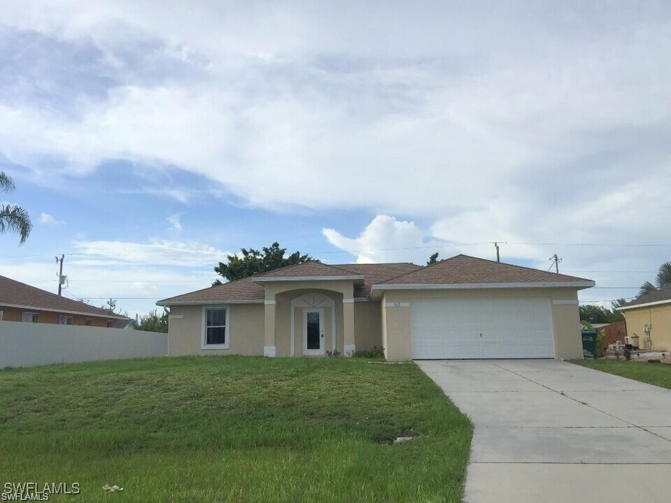 1217 SW 30th St in Cape Coral, FL - Building Photo