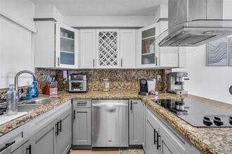 1700 NW N River Dr in Miami, FL - Building Photo - Building Photo