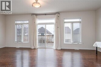 570 Woolgrass Ave in Waterloo, ON - Building Photo - Building Photo