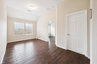 7709 Lakeside Manor Ln in Pearland, TX - Building Photo - Building Photo