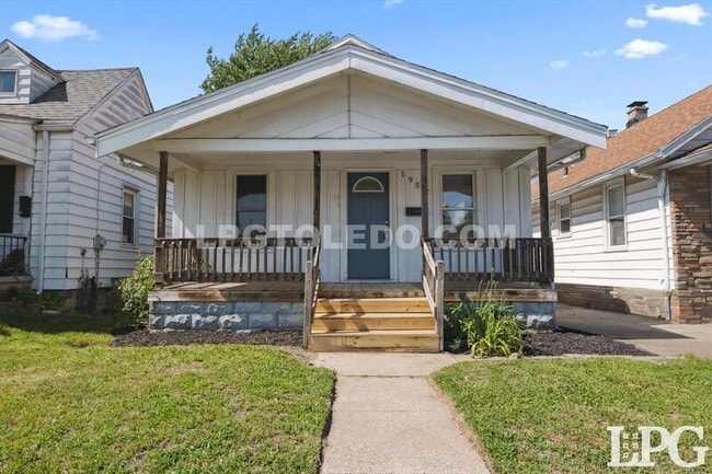 1952 Fairfax Rd in Toledo, OH - Building Photo - Building Photo