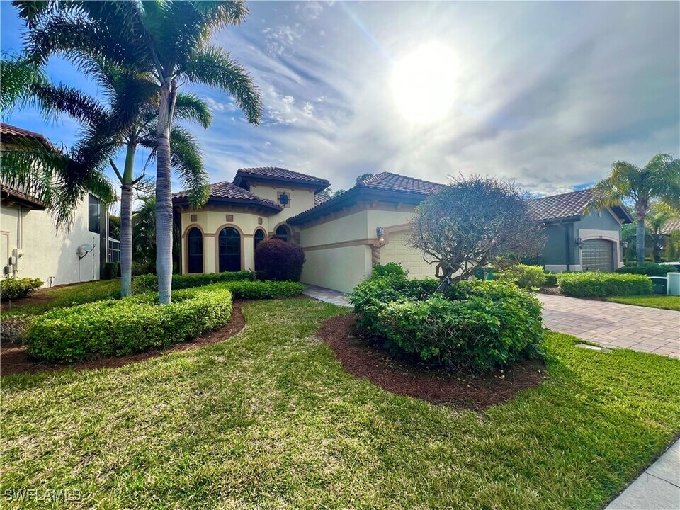 15903 Secoya Reserve Cir in Naples, FL - Building Photo
