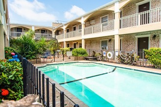 Courtyard Villas in Corpus Christi, TX - Building Photo - Building Photo