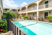 Courtyard Villas in Corpus Christi, TX - Foto de edificio - Building Photo