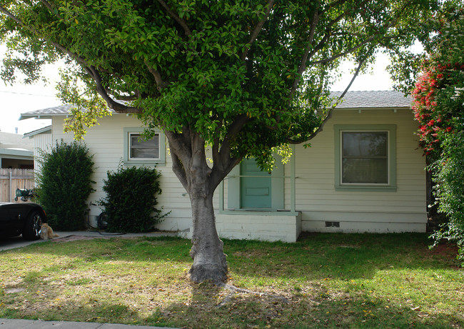 81-85 S Santa Rosa St in Ventura, CA - Foto de edificio - Building Photo