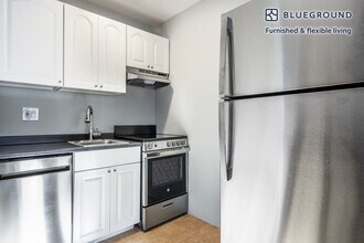 327 Hawthorne Ave-Unit -FL0-ID422 in Palo Alto, CA - Foto de edificio - Building Photo