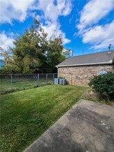 1020 W Cypress St in Rogers, AR - Building Photo - Building Photo