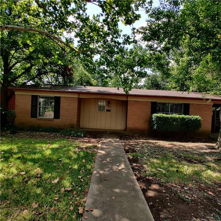 4707 Sylvandale Dr in Austin, TX - Building Photo