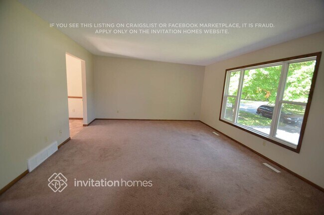 2601 E 121st St in Burnsville, MN - Foto de edificio - Building Photo