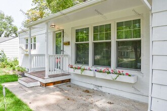 311 E Sweeney Blvd in Kansas City, MO - Building Photo - Building Photo