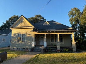 721 Pearl River Ave, Unit B in Mccomb, MS - Foto de edificio - Building Photo