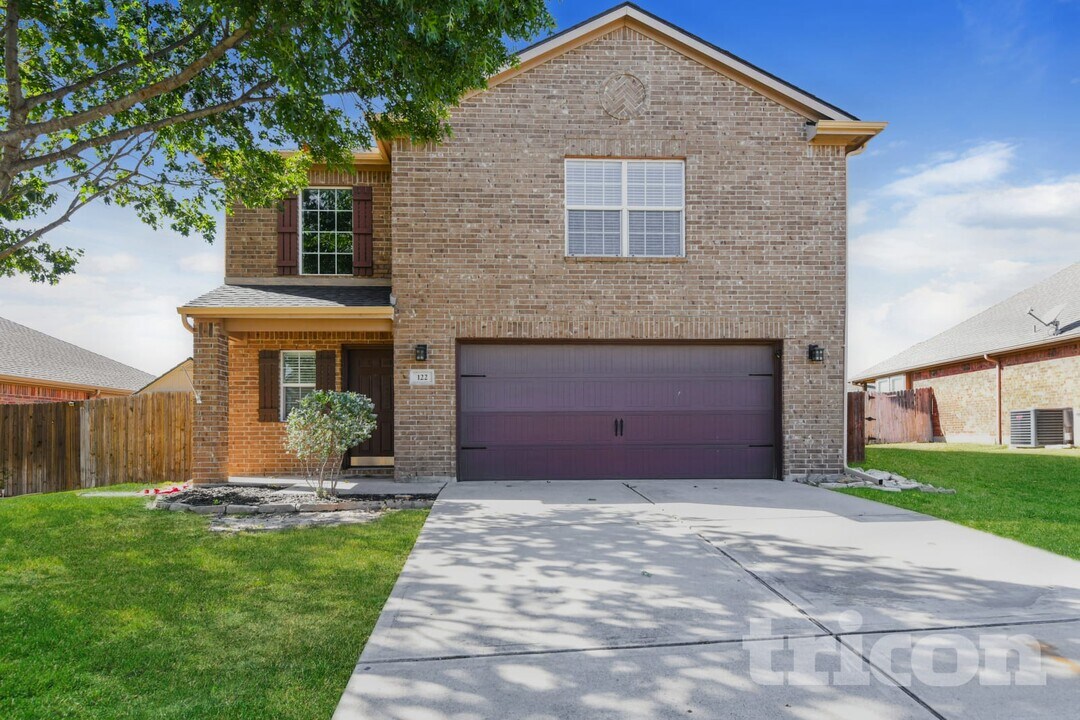 122 Buffalo Ridge Rd in Newark, TX - Building Photo