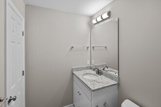 1256 Cross Creek Cir in Greenville, NC - Building Photo - Building Photo