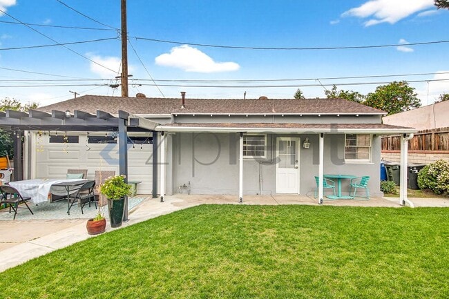 property at 1113 N Sparks St