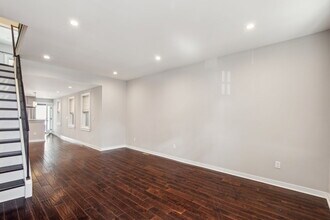 1833 Ginnodo St in Philadelphia, PA - Foto de edificio - Building Photo