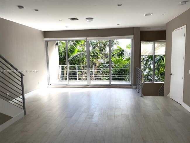 628 NE 12th Ave in Fort Lauderdale, FL - Foto de edificio - Building Photo