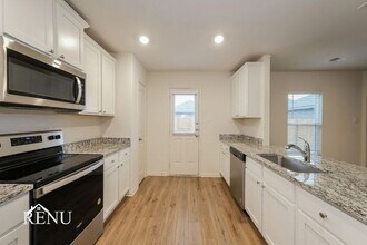 105 Somerdale Pass in Jarrell, TX - Building Photo - Building Photo