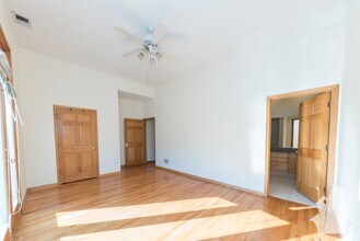 2539 N Southport Ave, Unit 2533-3N in Chicago, IL - Building Photo - Building Photo
