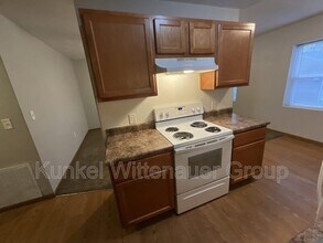 1810 Jamestown Rd in Swansea, IL - Foto de edificio - Building Photo