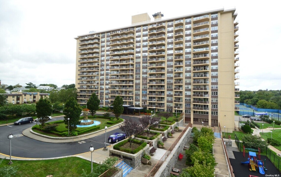 18-05 215th St-Unit -6J in Queens, NY - Building Photo