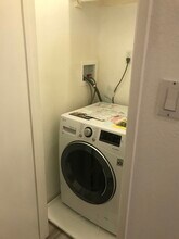 3219 Colorado Ave, Unit 1 in Santa Monica, CA - Building Photo - Building Photo