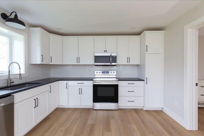 property at 33 Eastry Ct