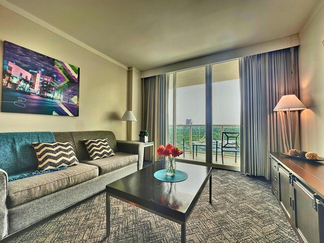 2889 McFarlane Rd in Miami, FL - Building Photo - Building Photo