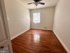 11912 Clover Knoll Rd in North Potomac, MD - Building Photo - Building Photo