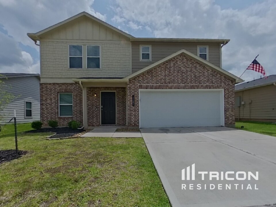 15684 Del Norte Dr in Conroe, TX - Building Photo