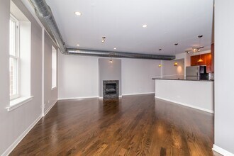 3550 W Montrose Ave, Unit 501 in Chicago, IL - Building Photo - Building Photo