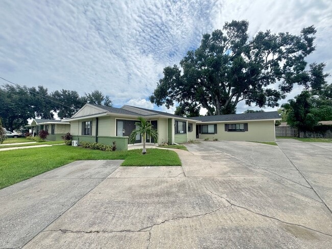 property at 1814 3rd St SE